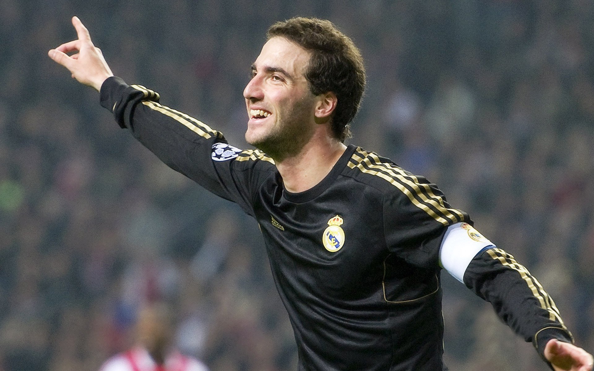 中国冰壶队世锦赛惊艳亮相 新生代力量闪耀国际赛场-爱游戏