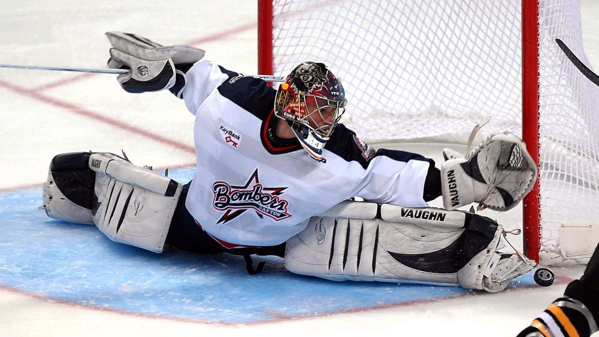 中国冰壶队世锦赛惊艳亮相 新生代力量闪耀国际赛场