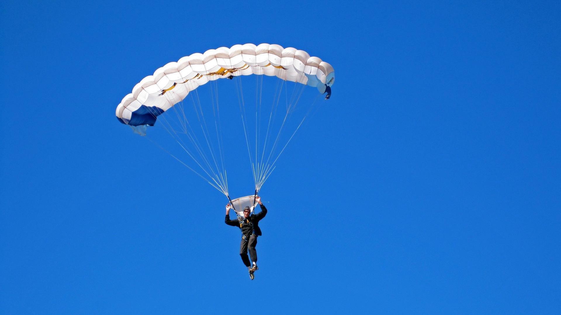 CBA季后赛激战正酣 广东队逆转辽宁队夺赛点